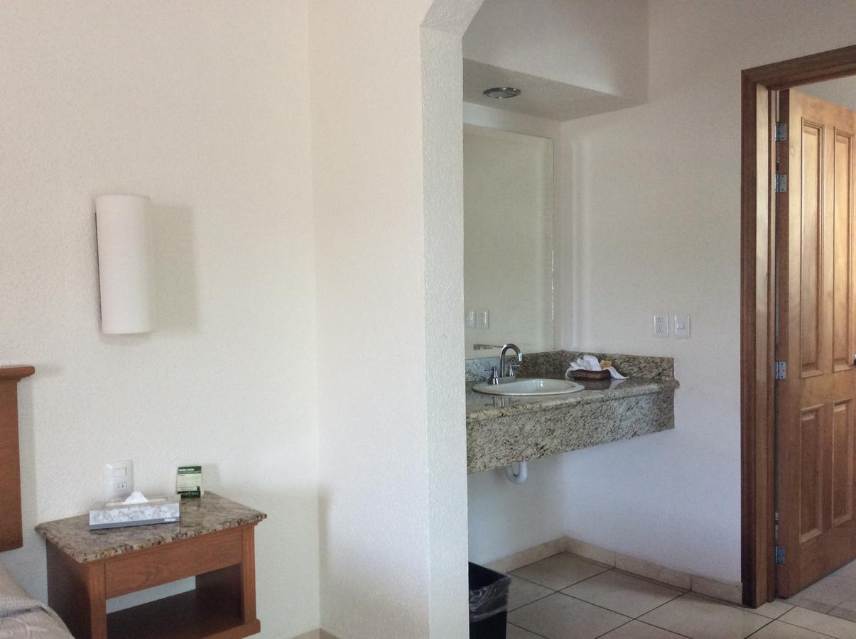Hotel Fuerte Real Ciudad Guzman Δωμάτιο φωτογραφία